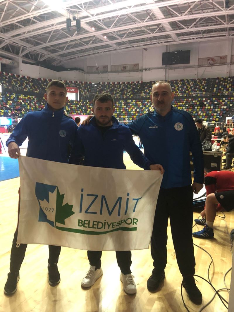İZMİT BELEDİYESPOR GÜREŞ TAKIMI’NIN GENÇ SPORCUSU BARIŞ YİĞİT, SAMSUN’DA TECRÜBE KAZANDI