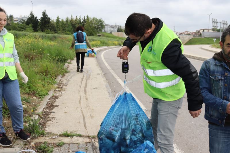 İZMİT BELEDİYESİ, CEPHANELİK’TEKİ ATIKLARI GERİ DÖNÜŞÜME KAZANDIRDI