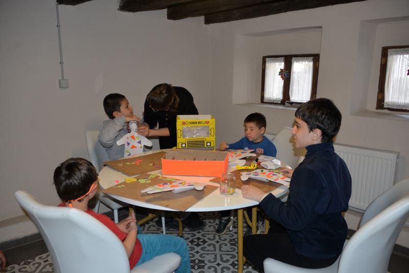 BOZÜYÜK BELEDİYESİ SANATEVİ’NDE ENGELLİ BİREYLERE YÖNELİK ATÖLYE ÇALIŞMALARI BAŞLADI