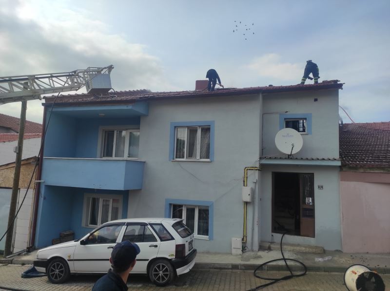 BOZÜYÜK’TE MADDİ HASARLI YANGIN