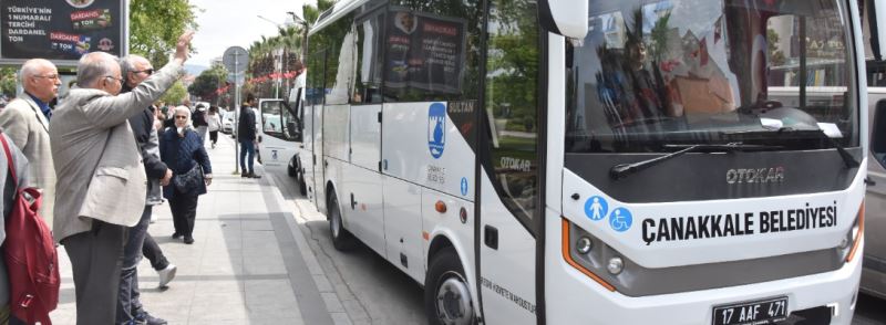 Başkan Gökhan, Deprem Bölgesine Oy Kullanmaya Giden Vatandaşları Uğurladı