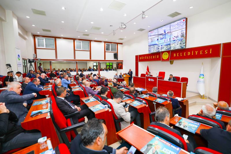 Başkan Yüce’nin asfaltta yeni rekorlar hedefi: “Yaptığımız yol Sakarya’dan Artvin’e gider”
