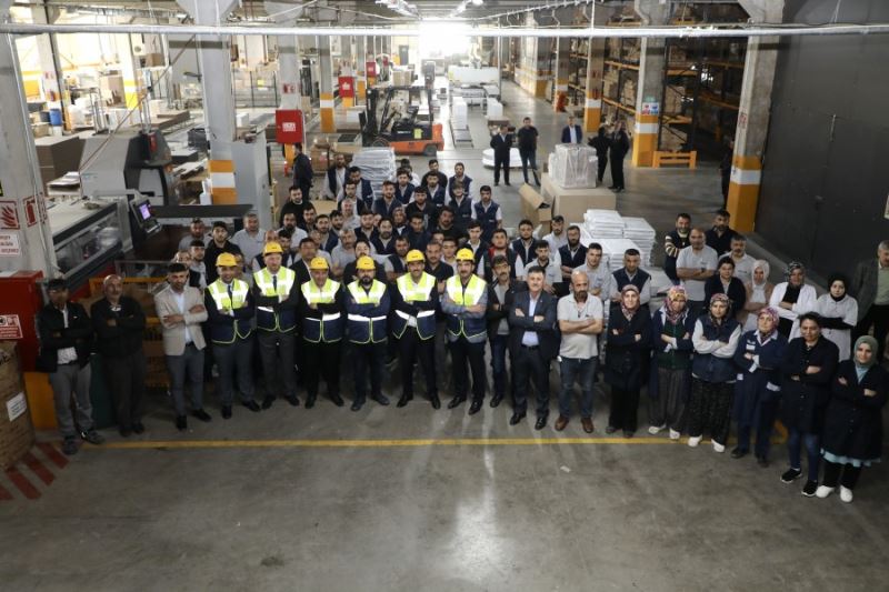 AK Parti Kayseri Milletvekili Adaylarımız Sn. Bayer Özsoy, Sn. Deniz Mustafa Çağan ilçemiz sınırlarında üretim yapan Sitis Ofis Mobilya fabrikasını ziyaret etti.