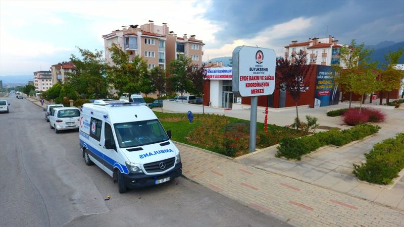 Büyükşehir’in hasta nakil araçları seçimde görev başında