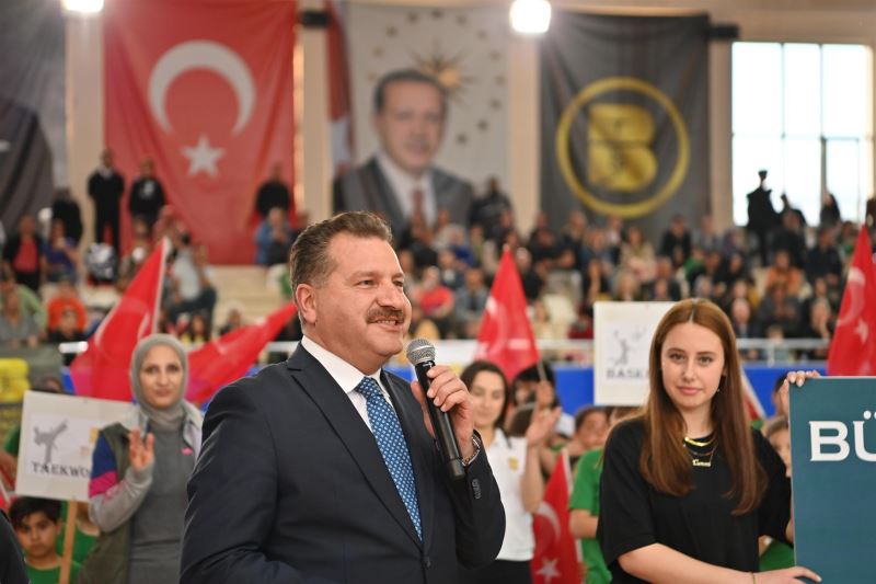 Büyükşehir’den Edremit’te Gençlik ve Spor Festivali Rüzgârı