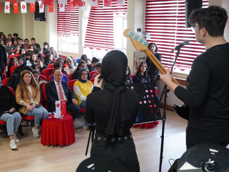 Vecihi Hürkuş Anadolu Lisesi’ne enstrüman desteği