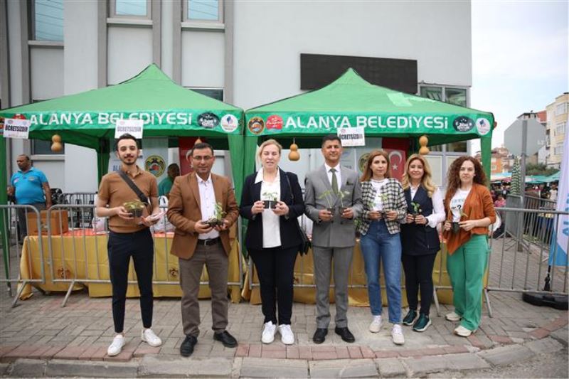 ALANYA BELEDİYESİ SU VE LİF KABAĞI FİDESİ DAĞITMAYA DEVAM EDİYOR