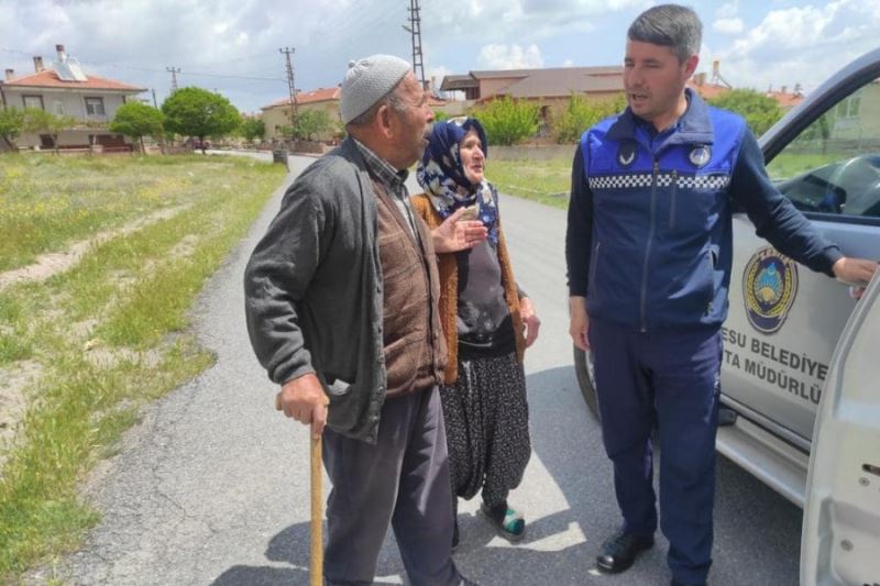 Belediyemiz Zabıta personeli ilçemizdeki Yaşlı ve Engelli vatandaşlarımızın seçimde vatandaşlık görevlerini yapmaları için ulaşım