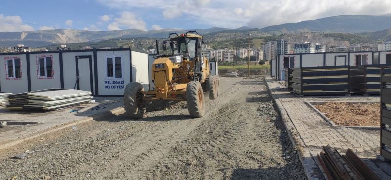 MELİKGAZİ DEPREMZEDELERİN YANINDA OLMAYA DEVAM EDİYOR
