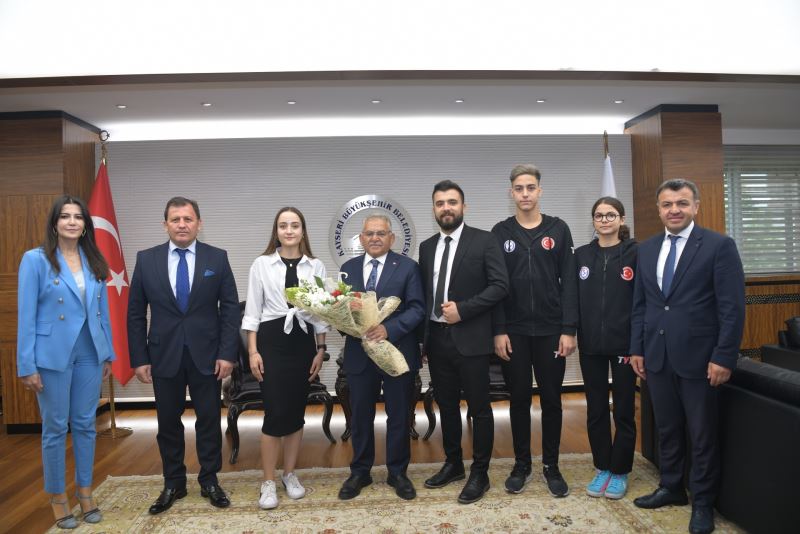 Başkan Büyükkılıç, Genç Milli Sporcuları Ağırladı