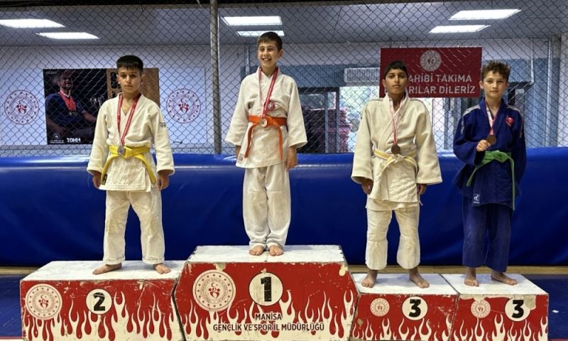 Belediyespor minikleri yine kürsüde