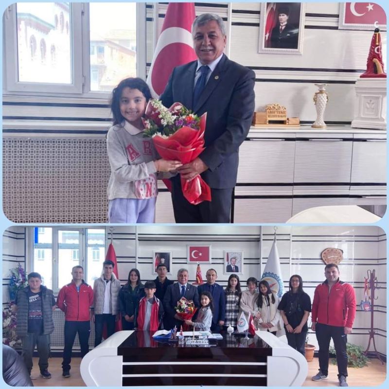 GENÇLİK GELECEĞİMİZİN UMUDUDUR