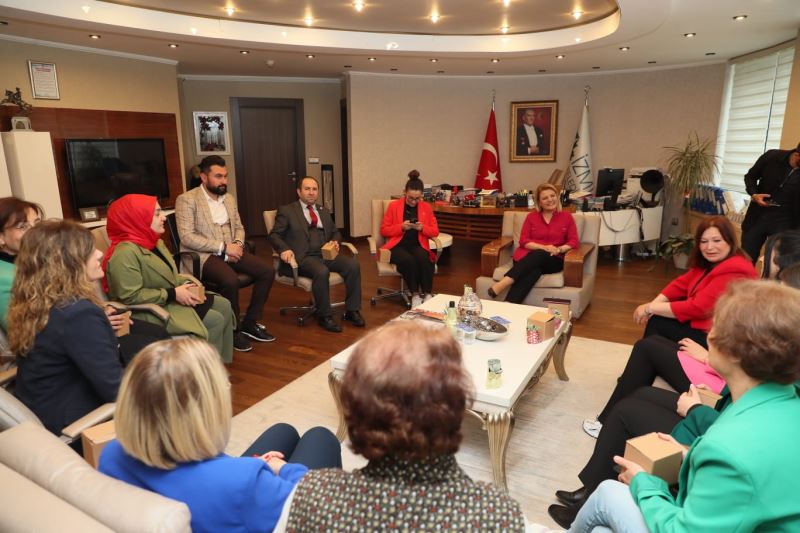 KADIN MİLLETVEKİLİ ADAYLARINDAN BAŞKAN HÜRRİYET’E ANNELER GÜNÜ ZİYARETİ