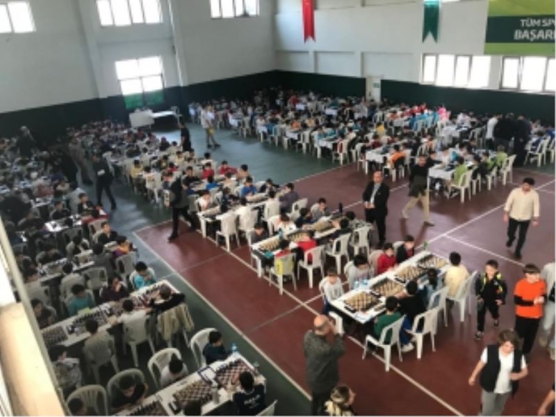 Minik Satranç Tutkunları Kupalarına Kavuştu