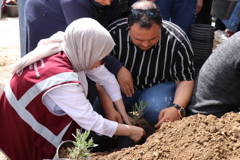 YADEV VE DOWN KAFE KATILIMCILARI BAHARI İZMİT BELEDİYESİ EKOLOJİK YAŞAM BAHÇESİNDE KARŞILADI