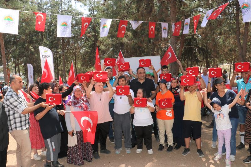 TOROSLAR’DA GÖNÜLLERİ BİRLEŞTİREN ENGELSİZ YAŞAM PİKNİĞİ