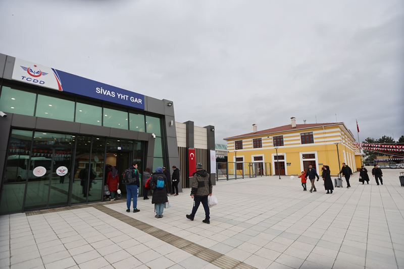 SİVASLILAR HIZLI TRENİ ÇOK SEVDİ…