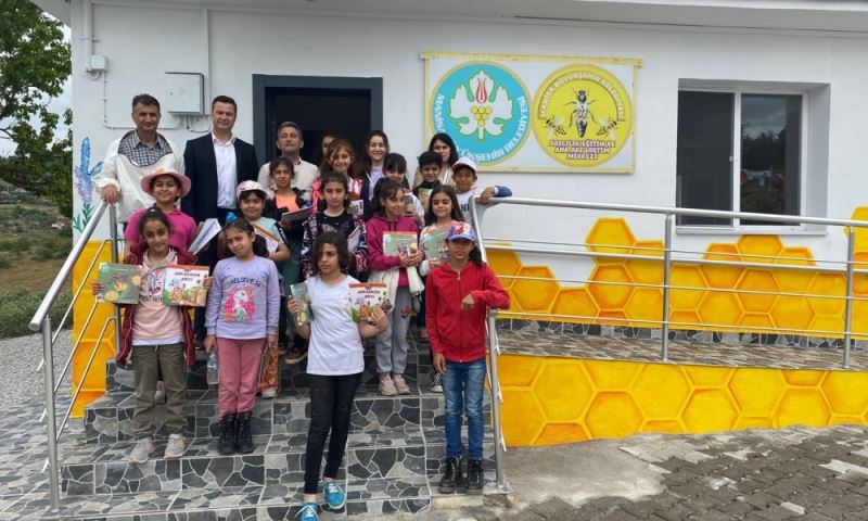 Gölmarmaralı Öğrenciler Arıların Dünyasını Keşfetti