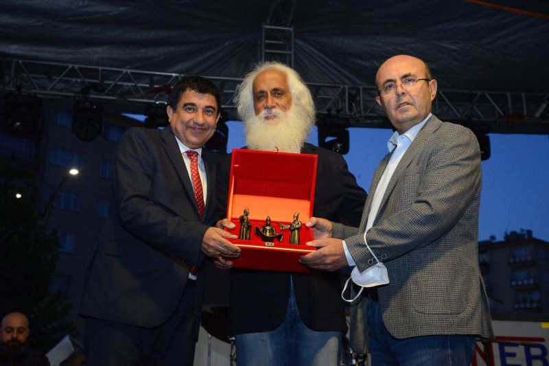 SUAVİ’NİN SAHNE ALDIĞI “19 MAYIS GENÇLİK KONSERİ”NE YOĞUN İLGİ VARDI