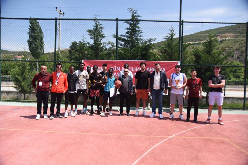 MASA TENİSİ VE STREETBALL ŞAMPİYONLARI ÖDÜLLERİNİ ALDI