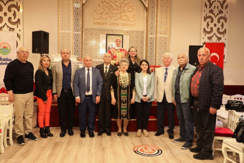 ENGELLİ OĞLUNUNU HAYATINI KALEME ALDIĞI KİTABI BAŞKAN DEMİRTAŞ’A TAKDİM ETTİ