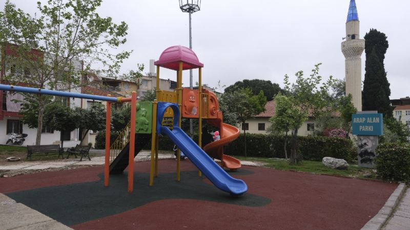 YUNUSEMRE’DEN 11 PARKTA ZEMİN YENİLEME ÇALIŞMASI