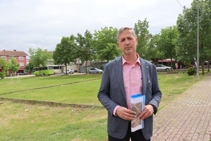 İZMİT BELEDİYESİ YEŞİLOVA’YA GÜVENLİ VE KONFORLU PARK KAZANDIRMAK İÇİN KOLLARINI SIVADI