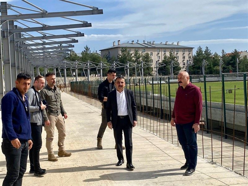 VALİ / BELEDİYE BAŞKAN V. HACIBEKTAŞOĞLU, YENİLEME ÇALIŞMALARININ DEVAM ETTĞİ ATATÜRK STADI’NDA İNCELEMELERDE BULUNDU