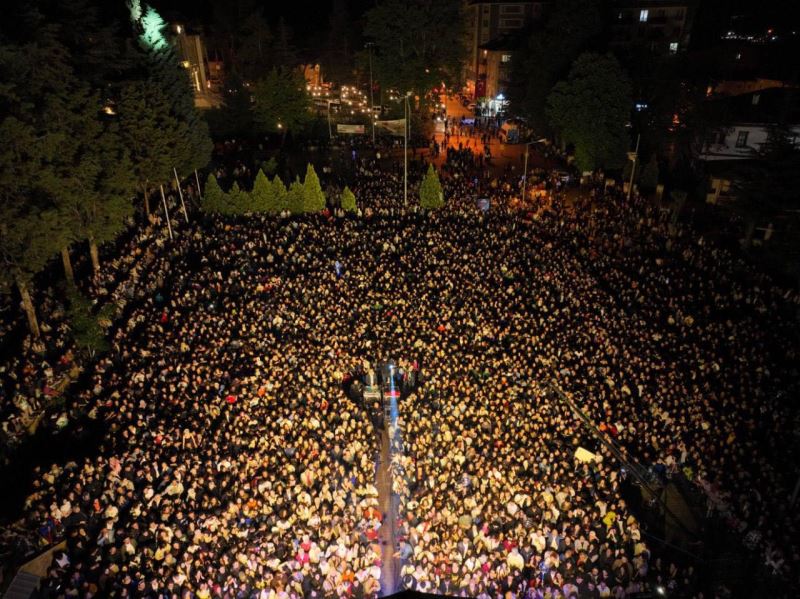 19 MAYIS COŞKUSU MELEK MOSSO KONSERİYLE TAÇLANDI