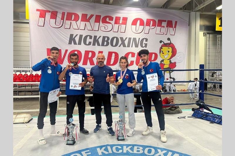 AKDENİZLİ KİCK BOKSÇULAR, DÜNYA KUPASI ŞAMPİYONASI’NDAN MADALYALARLA DÖNDÜ