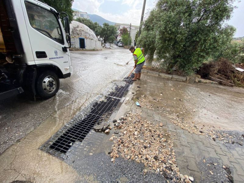 BELEDİYE EKİPLERİ TEYAKKUZA GEÇTİ