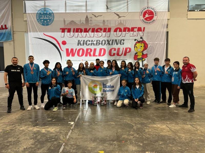 KİCK BOKS VE TAEKWONDO’DA ÇİFTE BAŞARI