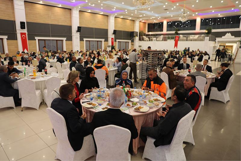 Rahmetin, Bereketin, Birliğin Nişanesidir Ramazan