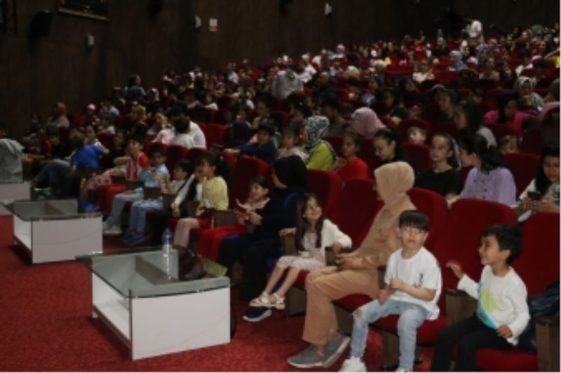 ÇOCUKLAR HAFTA SONUNU ÇOCUK ŞENLİĞİYLE GEÇİRDİ