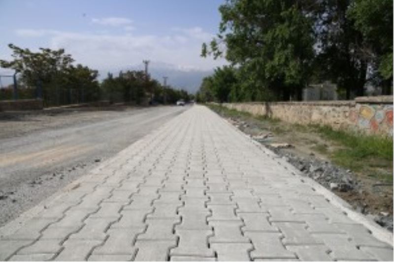 Kurutilek Mahallesinde Tretuvar yapım çalışmaları devam ediyor