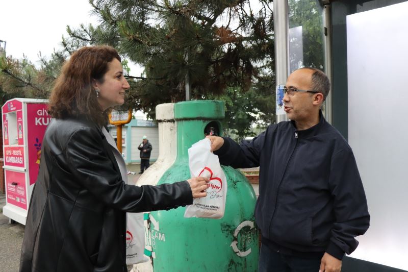 İZMİT BELEDİYESİ SABAH İKRAMLARIYLA EMEKÇİNİN YÜZÜNÜ GÜLDÜRÜYOR