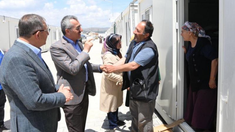 Başkan Güngör, Göksun Konteyner Kentte Depremzedelerle Bir Araya Geldi