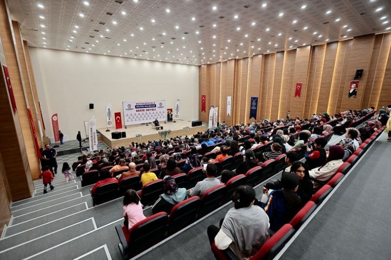 Büyükşehir, afetzedelere moral oluyor