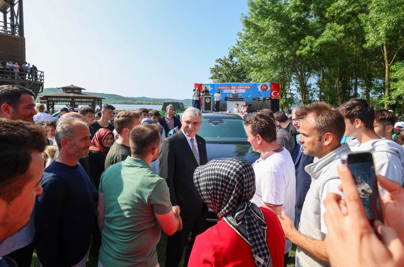 Gençlik şölenine TOGG ile giriş yapan Yüce’den gençlere: “Size çok güveniyoruz”