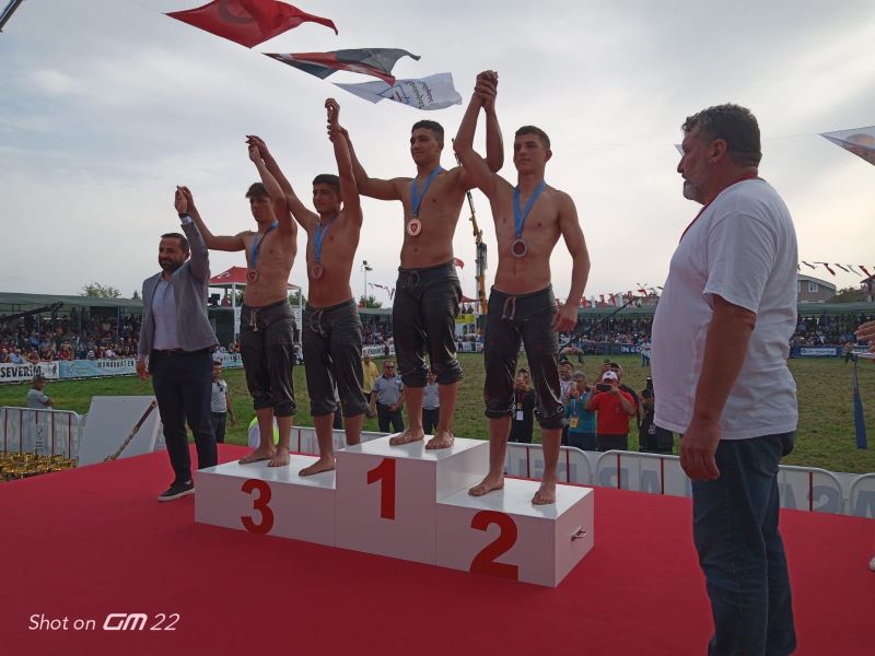 İZMİT BELEDİYESPOR GÜREŞ TAKIMI, KENTİMİZİ GURURLANDIRMAYA DEVAM EDİYOR