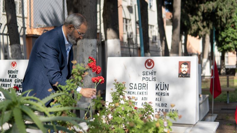 GAFFAR OKKAN PANKARTI, AK PARTİLİ MECLİS ÜYESİNİN ŞİKÂYETİ İLE İNDİRİLDİ
