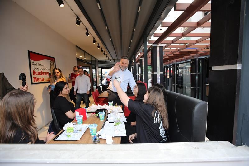 Başkan Sandal’dan gençlere mesaj:Sandığa gelin, geleceğinizi geri alın