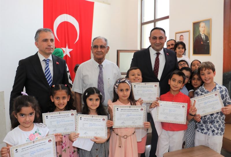 TOROSLAR’DA ŞİİR ve KOMPOZİSYON YARIŞMASINDA DERECEYE GİREN ÖĞRENCİLER ÖDÜLLERİNİ ALDI