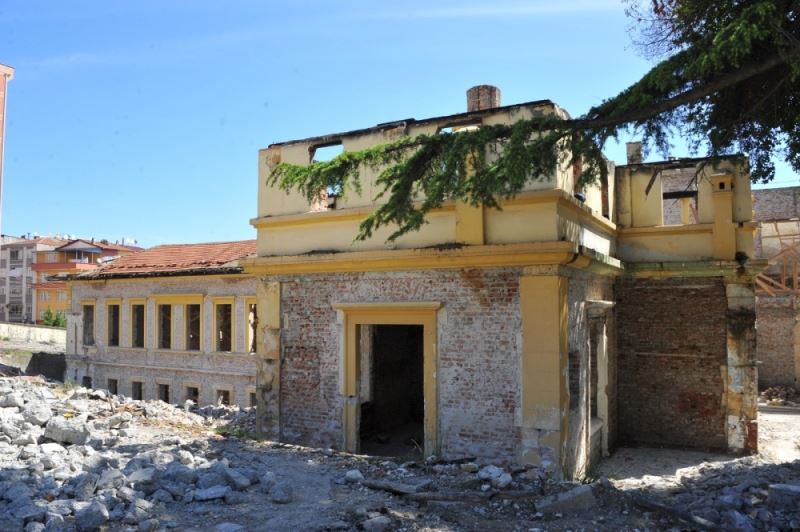 Restorasyon başladı