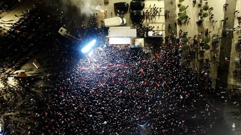 Sakarya’nın meydanlarında hep bir ağızdan aynı şarkı: Recep Tayyip Erdoğan