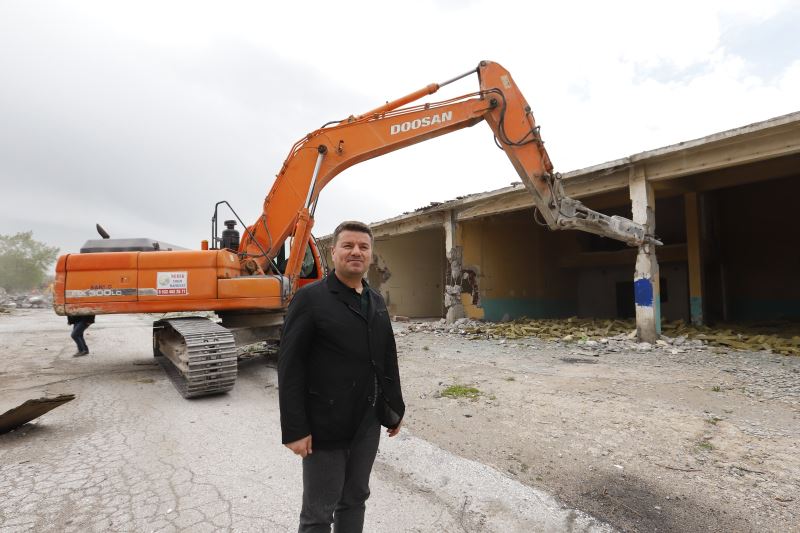 ESKİ SANAYİ SİTESİ KENTSEL DÖNÜŞÜM PROJESİNDE 20 BİN METREKARELİK ALANIN YIKIMI GERÇEKLEŞTİRİLDİ