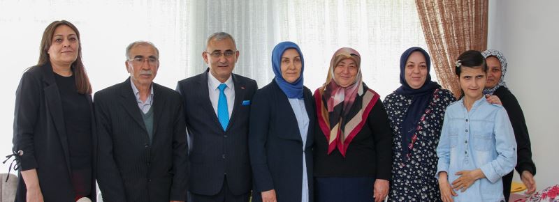 DEPREMZEDE AİLELERİMİZE DESTEĞİMİZ SÜRÜYOR