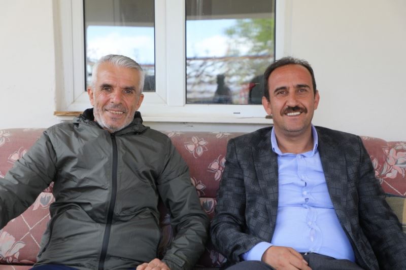 Belediye Başkanımız Av. Mustafa İlmek, geçtiğimiz günlerde kalp ameliyatı olan Ruhsat İşleri Müdürümüz Sn. Coşkun Kızılışık
