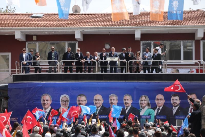 Milli Savunma Bakanımız Sn. Hulusi Akar, AK Parti Milletvekilimiz Sn. Taner Yıldız, Sn. İsmail Tamer, Büyükşehir Belediye Başkanımız Sn. Memduh Büyükkılıç, AK Parti İl Başkanımız Sn. Fatih Üzüm, İncesu Belediye Başkanımız Sn. Mustafa İlmek, AK Parti İnce