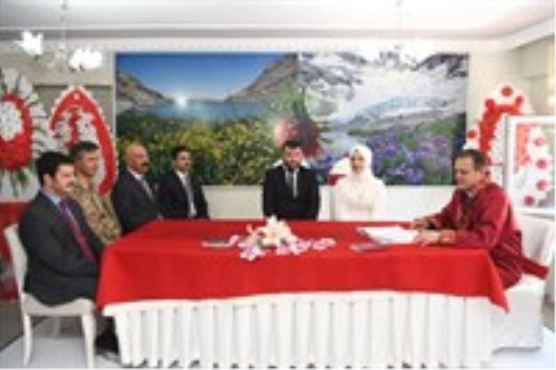 Sayın Vali/Belediye Başkan Vekilimiz, Nursel Karadeniz ve Cihan Kaya çiftinin nikah akdini gerçekleştirdi